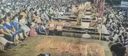वाराणसीः अहमदाबाद विमान हादसे के मृतकों को गंगा आरती में श्रद्धांजलि

वाराणसी दशाश्वमेध घाट पर अहमदाबाद के विमान हादसे में जान गंवाने वाले यात्रियों को श्रद्धांजलि दी गई। गंगा सेवा निधि ने मृतकों