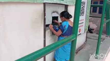 सोनीपत: सोनीपत के रेलवे रोड पर बाइक सवार युवक को दो कार चालकों ने मारी टक्कर, युवक घायल