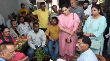 कांके: रांची सांसद संजय सेठ ने रातु रोड स्थित आवास पर लोगों से मुलाकात कर उनकी समस्याएं सुनीं