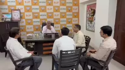 जगाधरी: विधायक ने बिजली कटौती पर बिजली विभाग के अधिकारियों के साथ अपने कार्यालय में की बैठक
