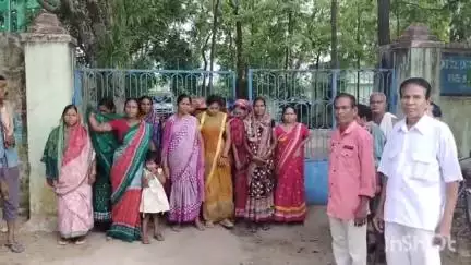 ବୀରମହାରାଜପୁର: ପାଣି ସମସ୍ୟା ନେଇ କନିଷ୍ଠଯନ୍ତ୍ରୀଙ୍କ କାର୍ଯ୍ୟାଳୟ ଘେରିଲେ  ମାଟିଖାଇ ନୂଆପଡା ଗ୍ରାମବାସୀ  #jansamasya