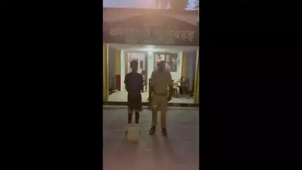 लखीमपुर: फूलबेहड़ थाना पुलिस ने इब्राहिमपुर से कच्ची शराब बनाने और बेचने वाले तस्कर को कच्ची शराब के साथ किया गिरफ्तार