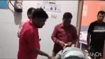 हर्रैया: रजौली के पास अनियंत्रित बाइक डिवाइडर से टकराई, दो लोग बुरी तरह घायल