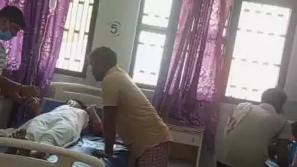 मऊ: पचिस्ता गाँव में अज्ञात कारणों से युवती ने खाया ज़हरीला पदार्थ, हालत गंभीर, जिला अस्पताल में भर्ती