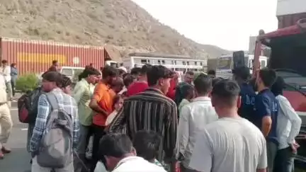जयपुर: जयपुर दिल्ली एक्सप्रेस हाईवे पर दर्दनाक हादसा, एक महिला की मौके पर हुई मौत, एक पुलिसकर्मी सहित अन्य लोग घायल