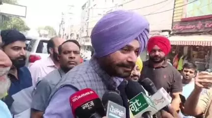 ਅੰਮ੍ਰਿਤਸਰ 2: ਗਿਆਨੀ ਟੀ ਸਟਾਲ ਤੇ ਪੁੱਜੇ  ਕ੍ਰਿਕਟਰ ਨਵਜੋਤ ਸਿੰਘ ਸਿੱਧੂ