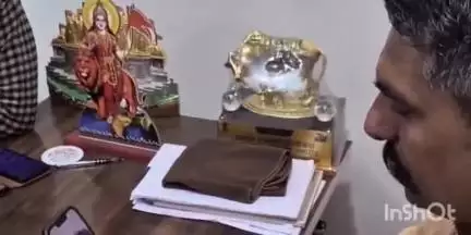 डही: गुजरात विमान हादसे में घायल कुक्षी के मेडिकल छात्र से बीजेपी जिलाध्यक्ष चंचल पाटीदार ने की बात