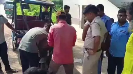 হরিহরপাড়া: ডলটনপুর তেতুলতলায় রাজমিস্ত্রির কাজে যাওয়ার সময় ভয়াবহ যাত্রীবাহী টোটো দুর্ঘটনায় গুরু আহত হল দুজন।