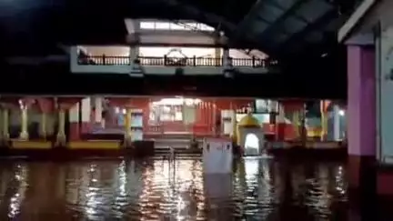 रत्नागिरी: आडिवरेत ढगफुटी पाऊस; महाकाली मंदिरात पुराचे पाणी