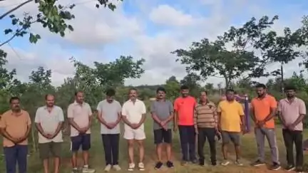 ಚಿತ್ರದುರ್ಗ: ನಗರದ ಮಾಳಪ್ಪನಹಟ್ಟಿ ಬಡಾವಣೆಯಲ್ಲಿ ವಿಮಾನ ಅಪಘಾತದಲ್ಲಿ ಮೃತರಿಗೆ ಶ್ರದ್ಧಾಂಜಲಿ