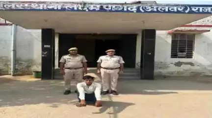 (जिला अलवर)

साईबर फ्रॉड करते हुए 01 आरोपी गिरफ्तार एंव 01 बाल अपचारी निरुद्ध साईबर फ्रॉड में प्रयुक्त उपकरण (02 मोबाईल) बरामद।
#RajasthanPolice