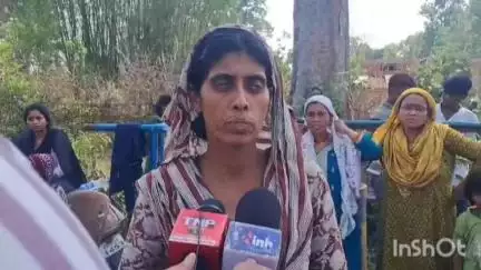 अंबिकापुर: पब्लिक एप के रिपोर्टर से चोरका कछार में बुलडोजर अभियान के तहत घर टूटने पर महिला ने वन विभाग पर आरोप लगाया
