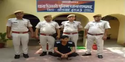 (जिला अलवर)

"ऑनलाईन ठगी करने का मुख्य आरोपी आदिल खान गिरफ्तार, आसानी से ठगी करने के लिए तमिलनाडू राज्य से बुलाये थे 04 आरोपी जो पूर्व में गिरफ्तार किए जा चुके है"
#RajasthanPolice