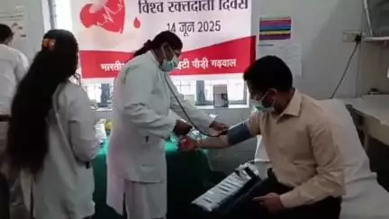 पौड़ी: जिला चिकित्सालय में रक्तदान शिविर का आयोजन, मुख्य अतिथि डीएफओ स्वप्निल अनिरुद्ध ने किया शुभारंभ