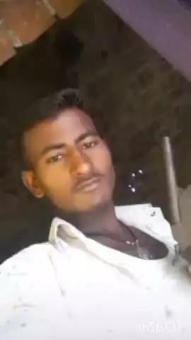 लखीमपुर: गडरुआ पुरवा गांव के युवकों का अवैध तमंचा लहराते हुए सोशल मीडिया पर वीडियो हुआ वायरल