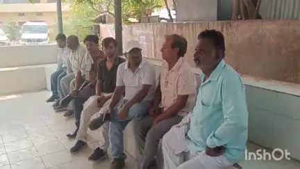 उन्नाव: थाना सफीपुर के ग्राम देवगांव में जमीन की नाप करते समय कानून गो की गर्मी से हुई मौत, शव पोस्टमार्टम के लिए भेजा गया