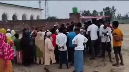 धनौरा: गजरौला के गांव शाहपुर में पकड़ा गया चोर, धुनाई कर पुलिस को सौंपा