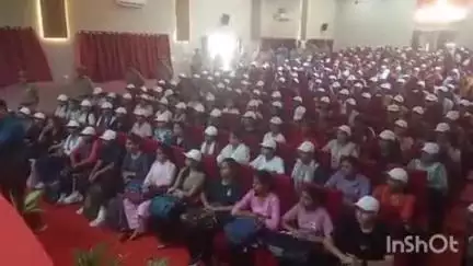 हाथरस: सलेक्ट हुए 1034 पुलिस अभ्यर्थियों को नियुक्ति पत्र लेने के लिए एसपी ने पुलिस लाइन से लखनऊ किया रवाना