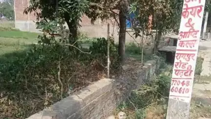 पट्टी: सधईपुर वार्ड नंबर 4 में घर के सामने लगा झटका तार व मुर्गी फार्म बना समस्या का सबब #jansamasya