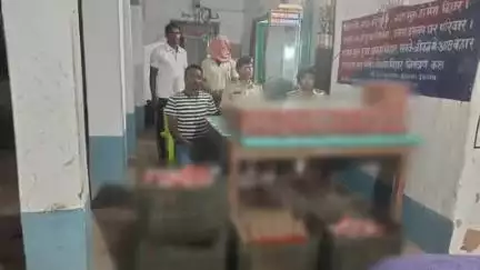 कटिहार जिला के रोशना थाना पुलिस द्वारा नशे के विरुद्ध कार्रवाई करते हुए 01 टेम्पू के साथ कुल-150.920 लीटर विदेशी शराब के साथ 01 तस्कर गिरफ्तार I