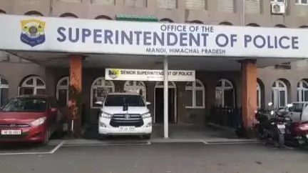 मंडी: मंडी शहर के रामनगर में पुलिस की छापेमारी, रिहायशी मकान से 3 आरोपियों से 3 ग्राम हेरोइन बरामद