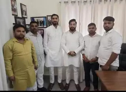 बदायूं लोकसभा से सांसद लोकप्रिय नेता युवा दिलों की धड़कन भाई आदित्य यादव जी के सैफई आवास पर शिष्टाचार मुलाकात हुई और राजनीतिक मुद्दों पर चर्चा हुई।