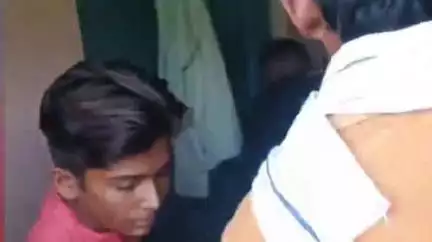 नरसिंहपुर: राशन वितरण कर रहे कर्मचारी के साथ सोसाइटी में घुसकर चार लोगों ने की मारपीट, घटना का वीडियो हुआ वायरल