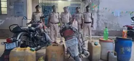कटिहार जिला के मुफ्फसिल थाना पुलिस द्वारा नशे के विरुद्ध कार्रवाई करते हुए कुल-400 लीटर देशी शराब के किया गया बरामद I
