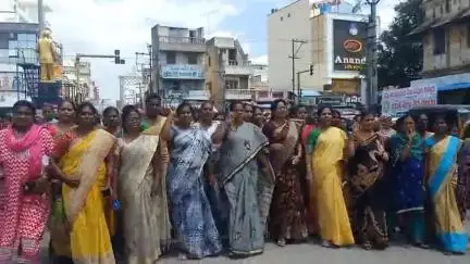 అమరావతి మహిళలను వేశ్యలన్న వారిని కఠినంగా శిక్షించాలి