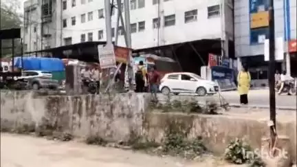 सोलन: परवाणु HRTC बस स्टैंड के नजदीक स्पार्किंग से बिजली पोल पर हुआ धमाका, एचटी तार टूटकर गिरी, बड़ा हादसा टला