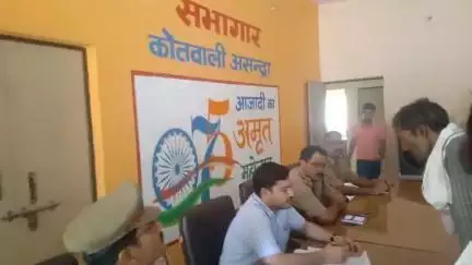 बाराबंकी उ.प्र. कोतवाली असंद्रा में जनसुनवाई करते SDM शम्स तरवेज CO जटाशंकर प्रभारी निरीक्षक आलोक मणि त्रिपाठी.