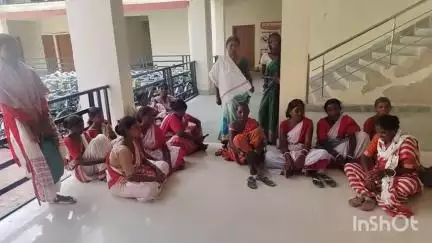 लातेहार: सीओ लातेहार ने कहा- आदिवासी की जमीन को गैर आदिवासी कभी भी रजिस्ट्री एवं मोटेशन नहीं कर सकता