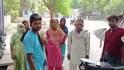 जलेसर: 9 जून से गांव कोसमा का 23 वर्षीय युवक लापता, गांव के लोगों पर लापता करने का आरोप, पीड़ितों ने SSP से की शिकायत