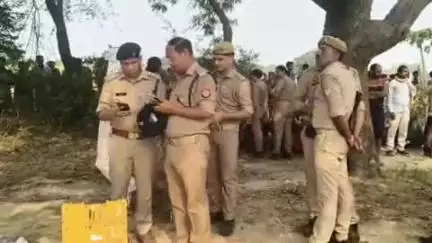 अमृतपुर: गूजरपुर गहलवार में पुलिस अधीक्षक और अपर पुलिस अधीक्षक ने घटनास्थल का किया निरीक्षण, पत्नी से की पूछताछ