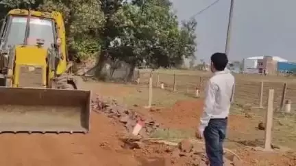 हुज़ूर: भोपाल: लांबाखेड़ा में अवैध प्लॉटिंग पर चला बुलडोजर, प्रशासन की सख्ती जारी