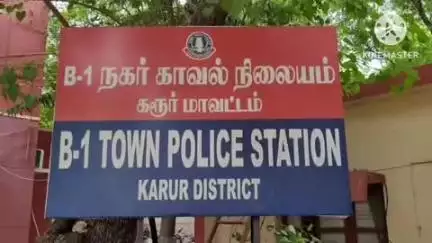 கரூர்: கத்தி அருவாள் உள்ளிட்ட பயங்கர ஆயுதங்களுடன் பிறந்தநாள் கொண்டாடி போஸ் கொடுத்த சிறுவன் உள்ளிட்ட நான்கு பேர் கைது