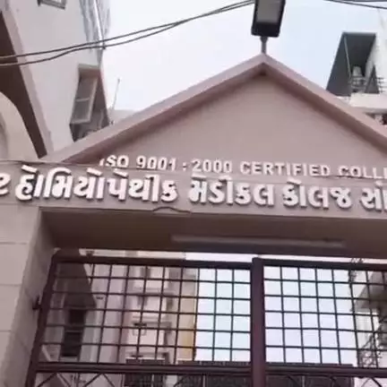રાજકોટ: દિવંગત વિજયભાઈ રૂપાણીને શ્રદ્ધાંજલિ આપવા માટે રાજકોટ હોમિયોપેથી મેડિકલ કોલેજ દ્વારા બ્લડ ડોનેશન કેમ્પ યોજાયો