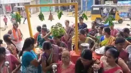 ములుగు: ఏటూరునాగారంలో వైభవంగా బొడ్రాయి వార్షికోత్సవ పూజలు, బోనాలు సమర్పించిన మహిళలు