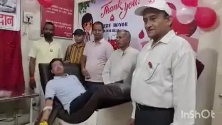 अल्मोड़ा: जिला अस्पताल में विश्व रक्तदाता दिवस पर रेडक्रॉस सोसायटी ने लगाया शिविर, रक्तदान के लिए बढ़-चढ़कर आए लोग
