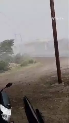 बड़नगर: बड़नगर-केसुर रोड पर तेज आंधी और बारिश से नुकसान, बिजली सेवा ठप