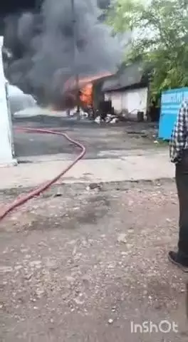 रायपुर: उरला की डामर फैक्ट्री में भीषण आग, दमकल की कई गाड़ियाँ मौके पर रवाना
