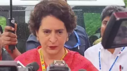 വെെത്തിരി: വിമാന ദുരന്തത്തിന് കാരണം കണ്ടെത്തേണ്ടതുണ്ടെന്ന് പ്രിയങ്ക ഗാന്ധി എം.പി കൽപ്പറ്റ MCF സ്കൂളിൽ പറഞ്ഞു