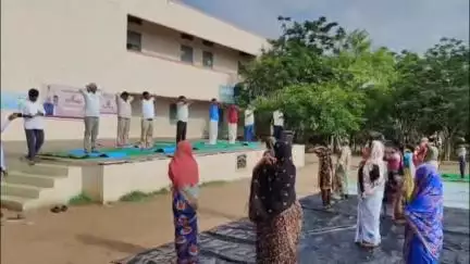 పాణ్యం: ఓర్వకల్లు లోని మండల పరిషత్ కార్యాలయం వద్ద,యోగాంధ్ర డెమో అధికారులు కార్యక్రమం