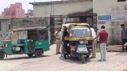 अशोक नगर: माहना गांव: बाथरूम के गेट से करंट लगने से 18 वर्षीय युवक की मौत, ज़िला अस्पताल में पोस्टमार्टम