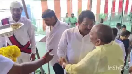 పెందుర్తి: సింహాద్రి అప్పన్న స్వామిని దర్శించుకున్న విశాఖ నగర్ మేయర్ పి లా శ్రీనివాసరావు ఎమ్మెల్సీలుసూర్యనారాయణ, రవిచంద్ర