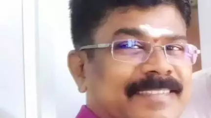 புதுக்கோட்டை: சாலை விபத்தில் பலியான வழக்கறிஞர் உள்ளிட்ட 4 நபர்களுக்கு மாவட்ட நீதிமன்ற வளாகத்தில் மௌன அஞ்சலி செலுத்தப்பட்டது