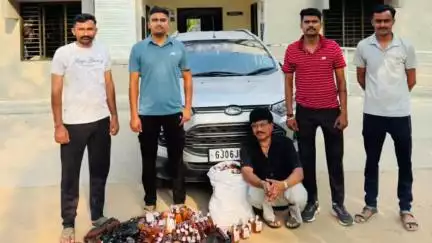 છોટાઉદેપુર: ઈકો સ્પોર્ટ્સ ગાડીમાં ચોરખાનુ બનાવી લઈ જવાતો ભા૨તીય બનાવટનો વિદેશી દારૂ રંગપુર નાકા પાસેથી પોલીસે ઝડપી પાડ્યો.