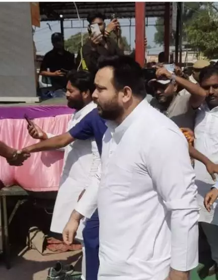 ज़िला अध्यक्ष चुनाव के दौरान आपस में ही भिड़ गए RJD नेता, विधायक के साथ भी हुई मारपीट