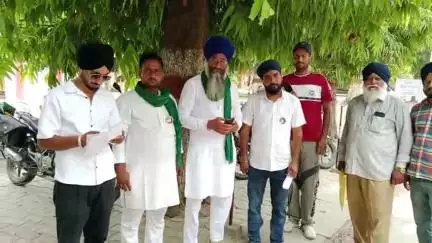 लखीमपुर: राष्ट्रीय किसान मजदूर संगठन के पदाधिकारियों ने ठगी और धमकी से परेशान किसानों के लिए एसपी को सौंपा दो सूत्रीय ज्ञापन