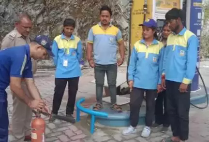 कर्णप्रयाग: प्रभारी अग्निशमन अधिकारी गोपेश्वर ने कर्णप्रयाग में अग्नि सुरक्षा का लिया जायजा